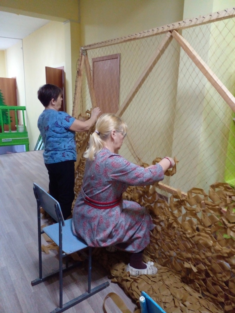 Укрыть от пуль своей заботой.