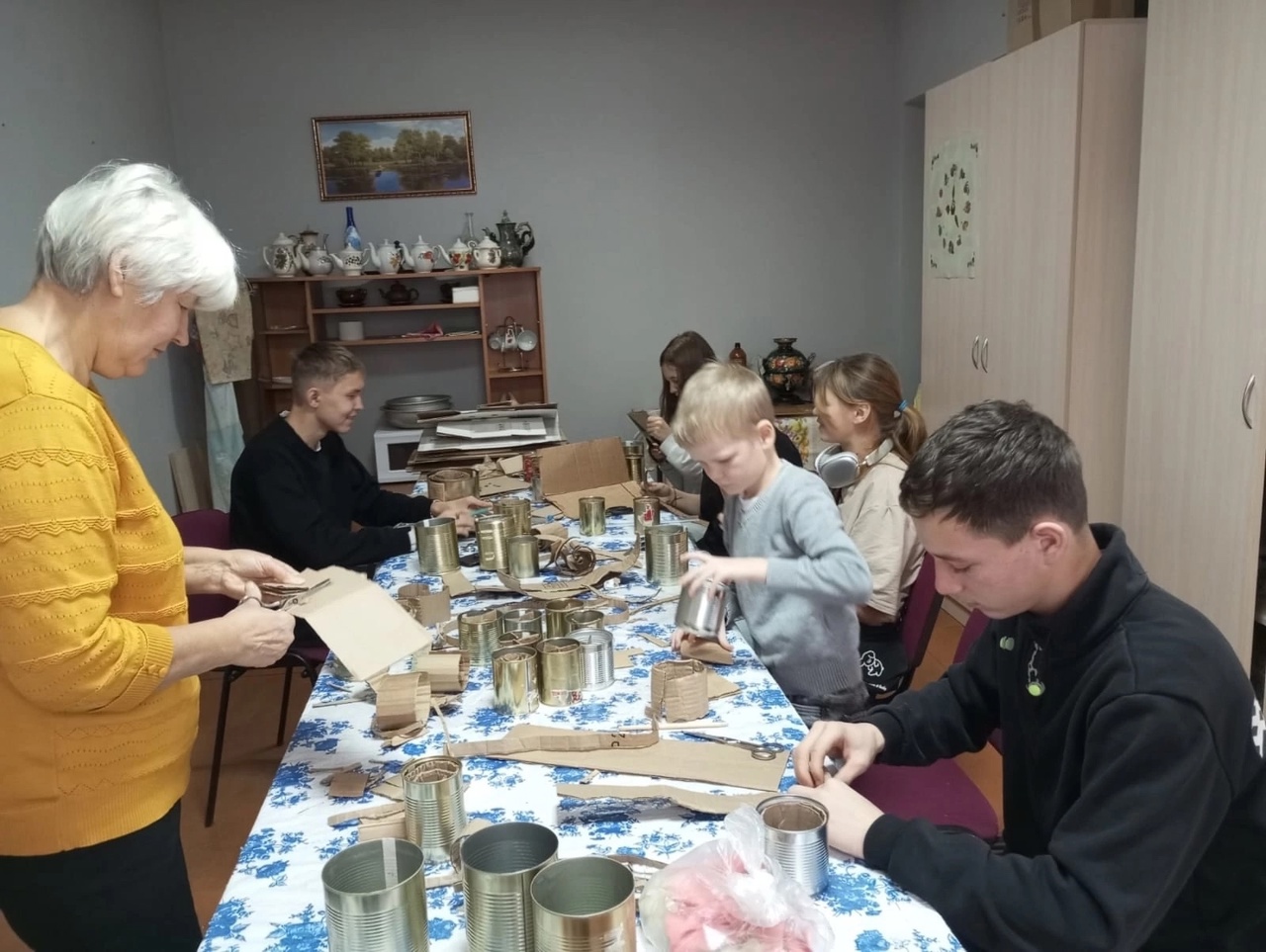 Сбор помощи нашим бойцам на передовой не прекращается.
